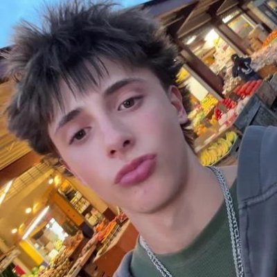 TimothyDoom's profile picture. Jeune homme de 18 ans 😼
Basket lover 🏀
Etude de médecine ⛑️