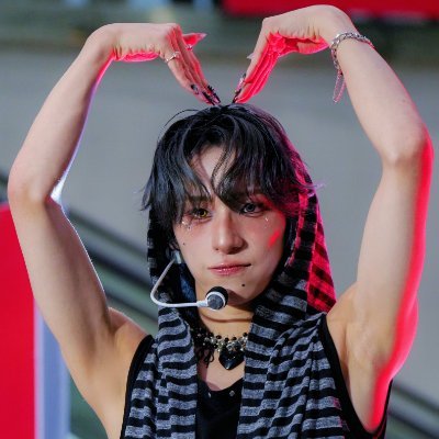 Sky_3Dogs's profile picture. 🦊🪽