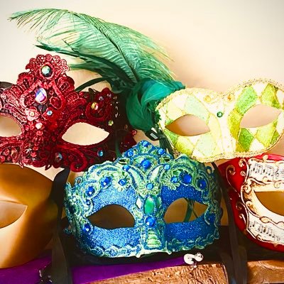 Piripindulki's profile picture. A digital FRoG. grew a pair of blue hair. then User Rejected Soft FROG (URSF)🐸