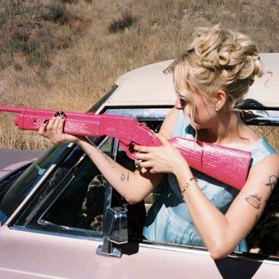 artfclsuicde's profile picture. walking bad omens billboard