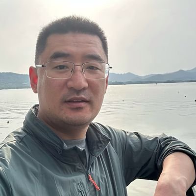 AlizaDomin89433's profile picture. 莫名其妙进入这个圈子，被好兄弟硬生生的掰弯！真是一入G圈深似海！39岁男女都可以接受，喜欢出来偷吃☺️