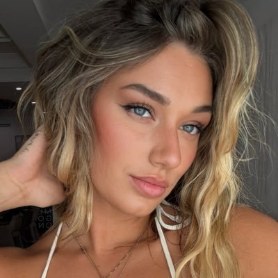 TC2117669745384's profile picture. Deaf Creator - Deaf Club 🌎 #deaf & #hearingloss 🦻 | Solana @SuperteamUK 🇬🇧 | OG @giraffetowernft 🦒