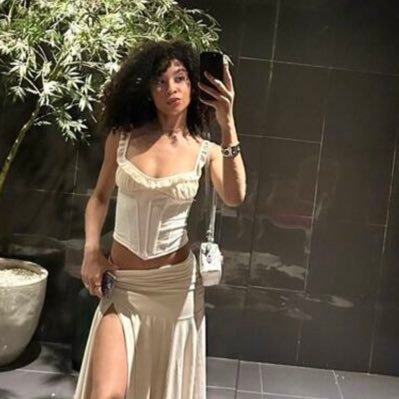 019_carol's profile picture. Perfil novo gente, preciso engajar