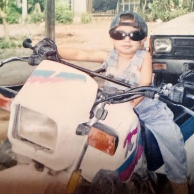 drugsbummy's profile picture. Sometimes I’m funny, sometimes relatable, sometimes offensive, but always completely absurd