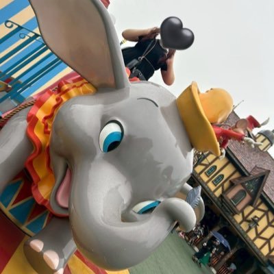 LOVE57404593194's profile picture. 