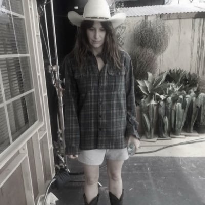 meldicis's profile picture. ༆ 𝖄𝖔𝖚𝖗 𝖜𝖎𝖋𝖊 𝖜𝖆𝖙𝖊𝖗𝖘 𝖋𝖑𝖔𝖜𝖊𝖗𝖘, 𝕴 𝖜𝖆𝖓𝖓𝖆 𝖐𝖎𝖑𝖑 𝖍𝖊𝖗.