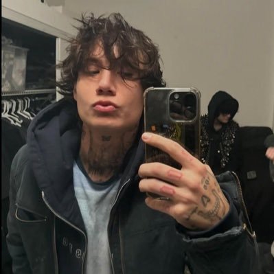 hsslips's profile picture. you need a line?