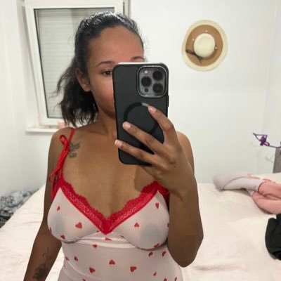 __mv67's profile picture. guadeloupéenne 🇬🇵 30 ans 🩷