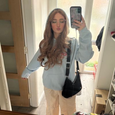 iwishidiedfirst's profile picture. beauty in https://t.co/MJVw5CfV92 nineteen | she her 💌