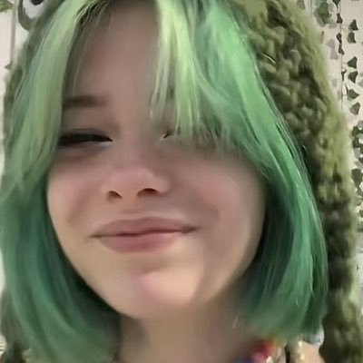 earthlyeleganc's profile picture. 