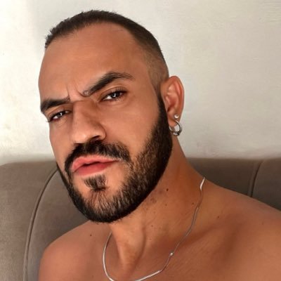 pabllomarc's profile picture. Bet your evil smile'll convince anyone who sees.