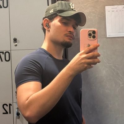 my_meloiury's profile picture. me colocaria num pedestal