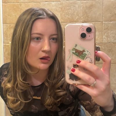 uhquaria's profile picture. 