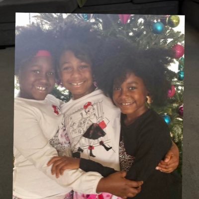 @3davissisters3