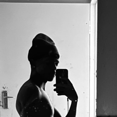 KgomotsoMoraka_'s profile picture. 