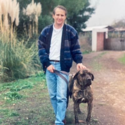 anzunza's profile picture. Quiero que mis hijos se desarrollen en un país correcto, con oportunidades, y por sobre todo ... sin comunistas... como es en los países que les va bien..