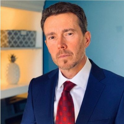 chasnol0's profile picture. caffeine & chaos management ☕