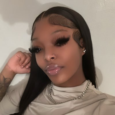 icunvniyaa's profile picture. 