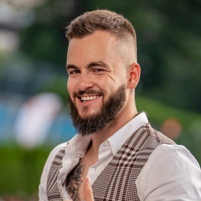 dpiercefit's profile picture. weights / waves / work ethic