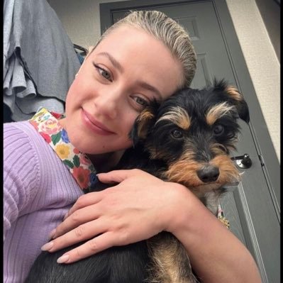 JessicaGom1155's profile picture. 