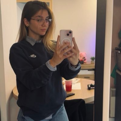 ambre2550's profile picture. 