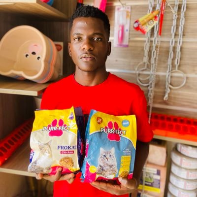 KishOseph's profile picture. ⬇️Raising awareness on animal rights , Donation-based and volunteer run . Feeding 50+ animals 🐾. Support my work