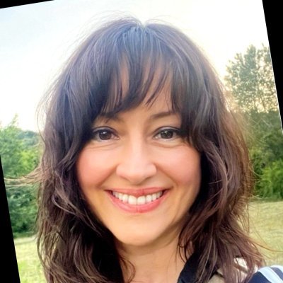 norqin0's profile picture. tea, thrifted books, and soft eyeliner