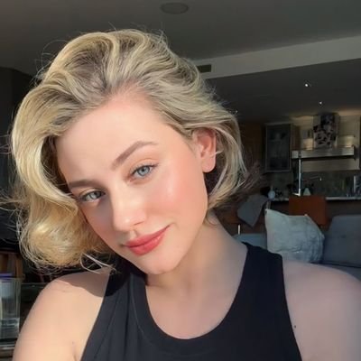 RoseLOPEZ155785's profile picture. Femme pleine de charme et de douceur, j’aime les petites choses simples qui rendent la vie belle. Curieuse, passionnée et toujours souriante, j'aime qu'on me 💕