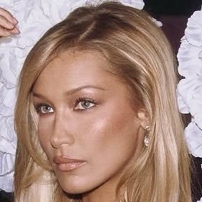 bricktinabestie's profile picture. 