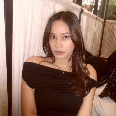 nabiladzkia's profile picture. self love is more important than anything ✨ | tb/bb : 160cm/51kg - normal to dry skin | any inq contact me by dm📩