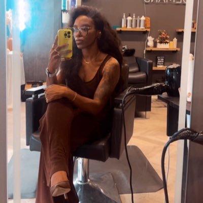 AyoMuma_CoCo's profile picture. #PLUR Ima difficult human being #♋ 🏐🤸🏾‍♀️⚾️ 🧡💙