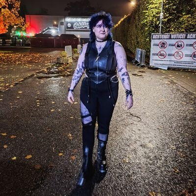 TATT00VAMPIRE's profile picture. I'm 29
Half Vampire, half alien. It/She/He
Gender is a grotesque mistake.
Manowar is love, Manowar is life.