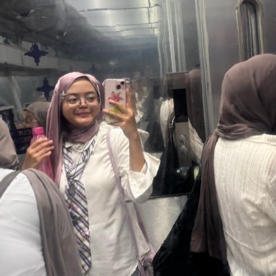 indyrtza's profile picture. #bismillahtpb doain masih waras