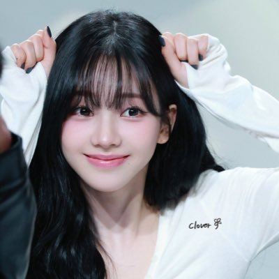 allthingsaetzy's profile picture. I haven’t thought a proper thought in a really long while 🍃