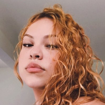 thallinylp's profile picture. não preciso de sexo, a vida ja me fode todo dia