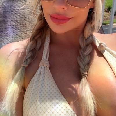 blonde_opinion's profile picture. Tipsy Angel 🪽 | Dreamer & Thinker | Art, Emotion & Insights | Join me on this journey of depth and discovery. @blonde_opinion is my only account!