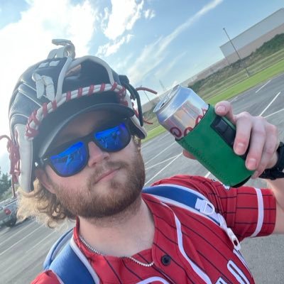 h3roicsquirr3l's profile picture. 28 | #greenwall | insta: adamhicks7