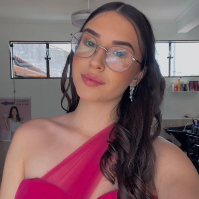 manurlbeiro's profile picture. que me traga paz ou me deixe em paz.