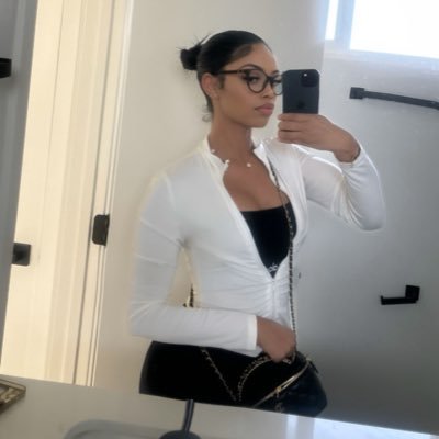 shesodes_'s profile picture. 5 star chick 🌟 / noigdes 👩🏻‍⚕️🩺