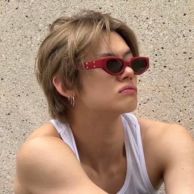 thvsgirI's profile picture. txt ft sabrina soon /bts ft selena soon