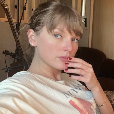 imontseh's profile picture. taylanaholic.