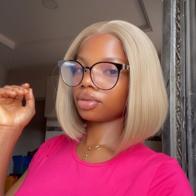xo_romola's profile picture.