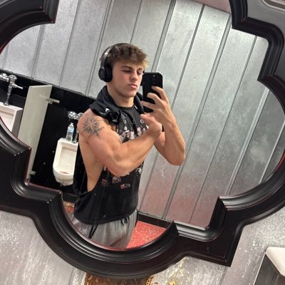 servegodryan's profile picture. 18 / straight / high school jock /🦶9 / https://t.co/etqPy6JzW5 / https://t.co/9558Lv9TUh / https://t.co/xu3nritlbG / ❌NO MEETS/CALLS/CUSTOMS❌