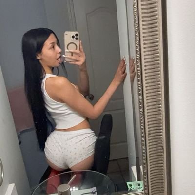 Ocean_sways's profile picture. Recovering Pizza Addict.
Just a little nc girl trying to be a star. or sort of¿
IFB
And unfortunately a lover of cars😔😅