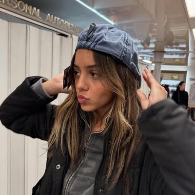 driverspodest's profile picture. en mi cabeza, anto podesta y yo somos mejores amigas