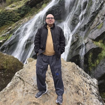 razakhan_rk's profile picture. 🩺 🇮🇪 الجميع مأساة ، كل طبقة قصة