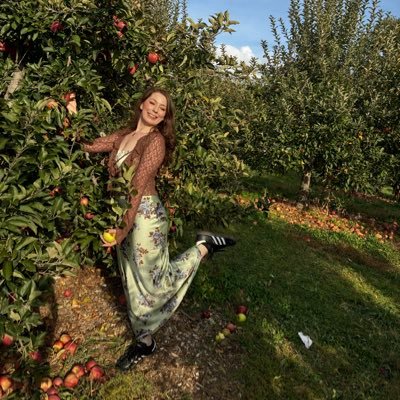 ashkenaz89's profile picture. 👩‍💼SME | Founder, The Glitterpill Community | Host, @glitterpillpod | #DanceDiplomacy advocate | Bridging security, culture & business in NYC