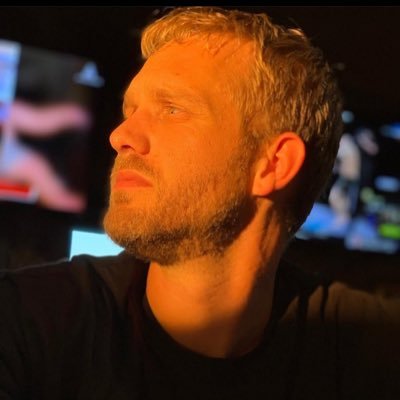 Napsnsnacks1's profile picture. Artist (pencil portraits) $dero $elephant https://t.co/0I3x61qppq https://t.co/tqxoStv16E