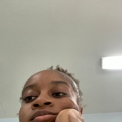 leeontopfr's profile picture. 