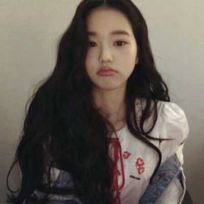 uleeui's profile picture. an angel archive